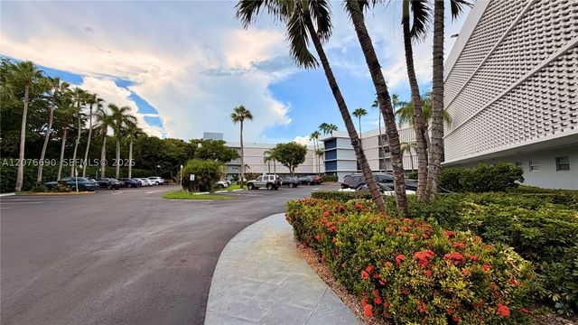 879 NE 195th St 425, Miami, FL 33179