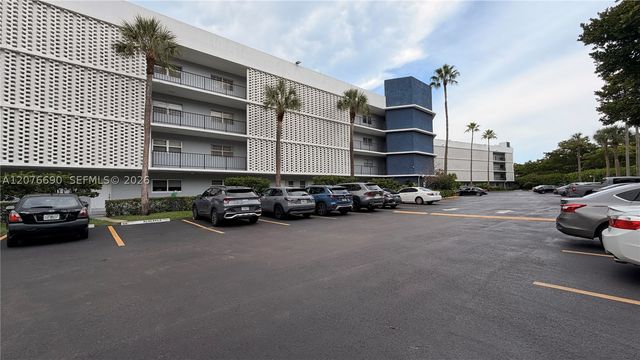879 NE 195th St 425, Miami, FL 33179