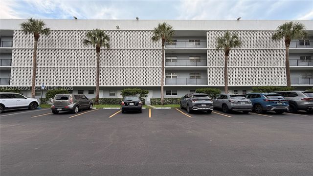 879 NE 195th St 425, Miami, FL 33179