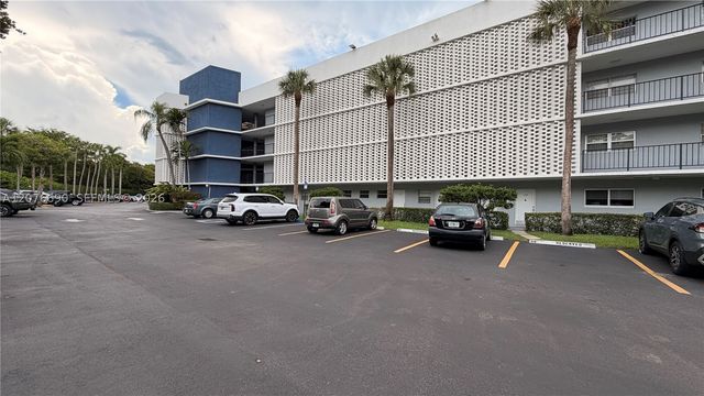 879 NE 195th St 425, Miami, FL 33179