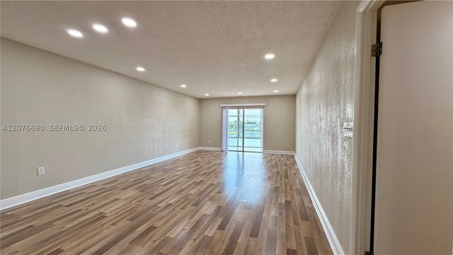 879 NE 195th St 425, Miami, FL 33179