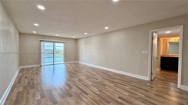 879 NE 195th St 425, Miami, FL 33179