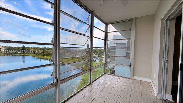 879 NE 195th St 425, Miami, FL 33179