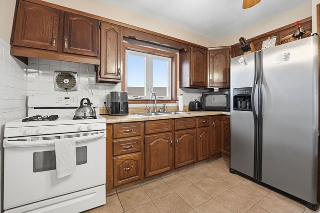 47 Stockton St, Fall River, MA 02721