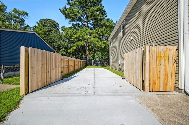 3317 Dunedin DR, Chesapeake, VA 23321