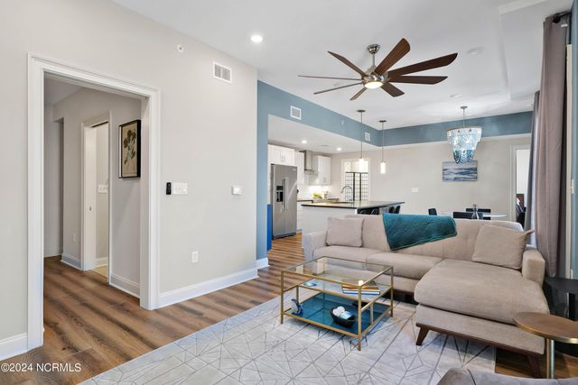 240 N Water Street Apt 853, Wilmington, NC 28401