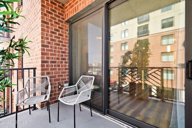 240 N Water Street Apt 853, Wilmington, NC 28401