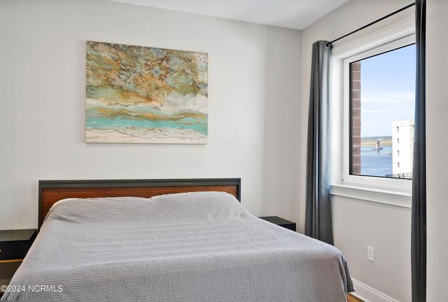 240 N Water Street Apt 853, Wilmington, NC 28401