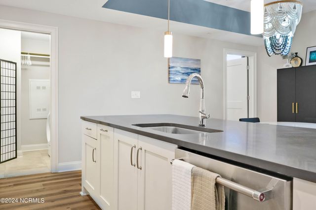 240 N Water Street Apt 853, Wilmington, NC 28401