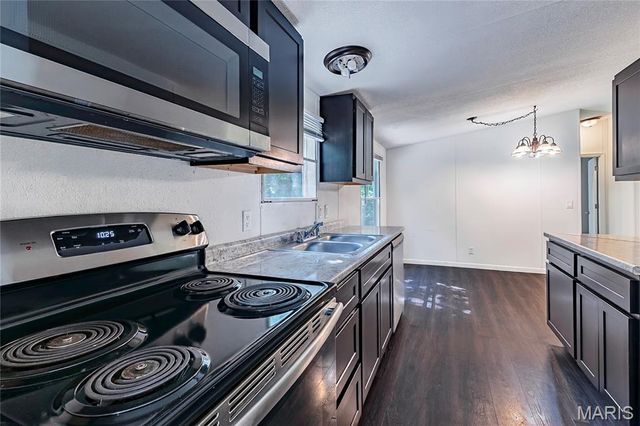 4109 Lakeview Drive, Hillsboro, MO 63050