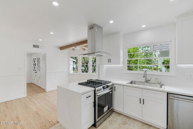 20550 De Forest Street, Woodland Hills, CA 91364