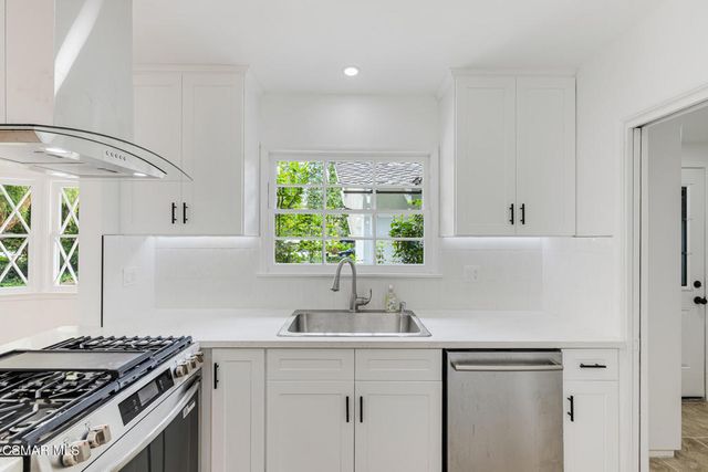 20550 De Forest Street, Woodland Hills, CA 91364