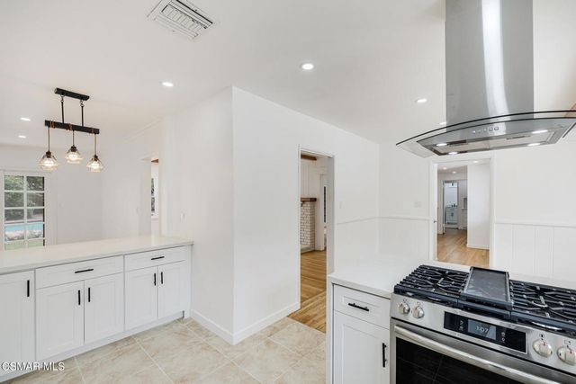 20550 De Forest Street, Woodland Hills, CA 91364