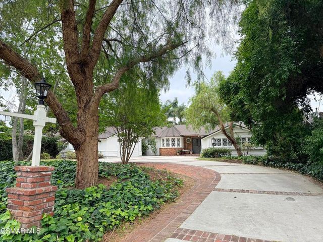 20550 De Forest Street, Woodland Hills, CA 91364