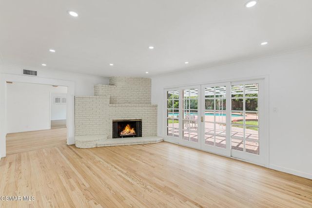 20550 De Forest Street, Woodland Hills, CA 91364