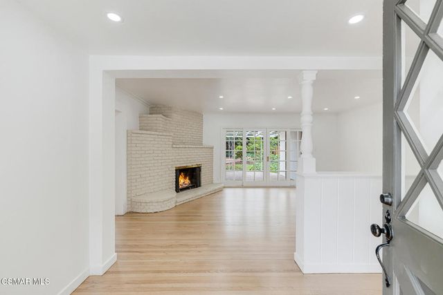 20550 De Forest Street, Woodland Hills, CA 91364