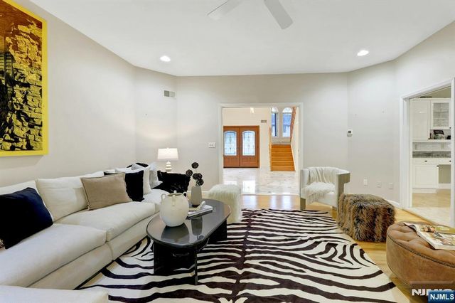 10 Parker Place, Old Tappan, NJ 07675