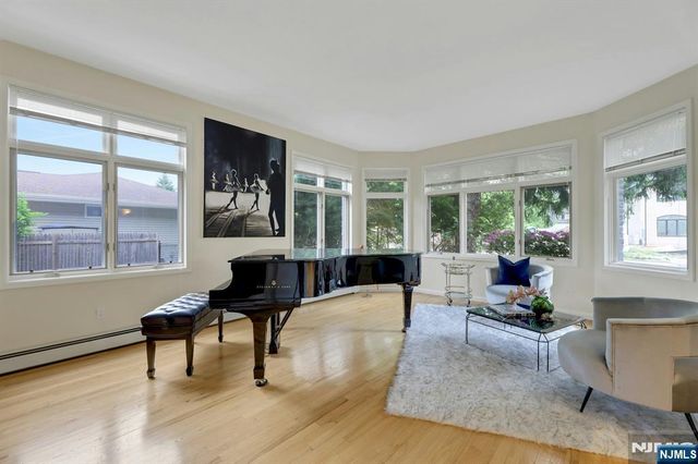 10 Parker Place, Old Tappan, NJ 07675