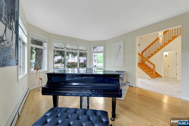 10 Parker Place, Old Tappan, NJ 07675