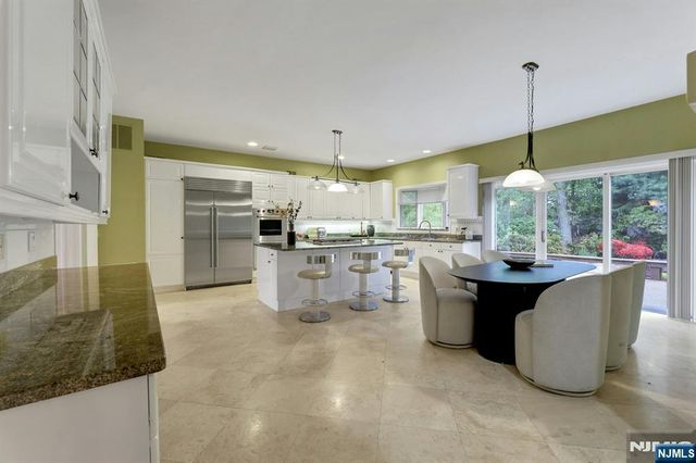 10 Parker Place, Old Tappan, NJ 07675