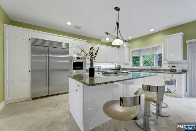 10 Parker Place, Old Tappan, NJ 07675