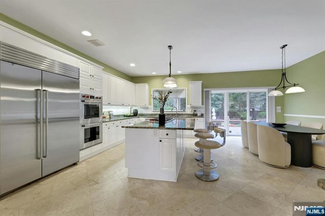 10 Parker Place, Old Tappan, NJ 07675