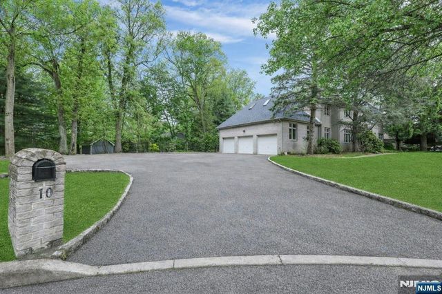 10 Parker Place, Old Tappan, NJ 07675