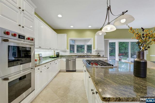 10 Parker Place, Old Tappan, NJ 07675