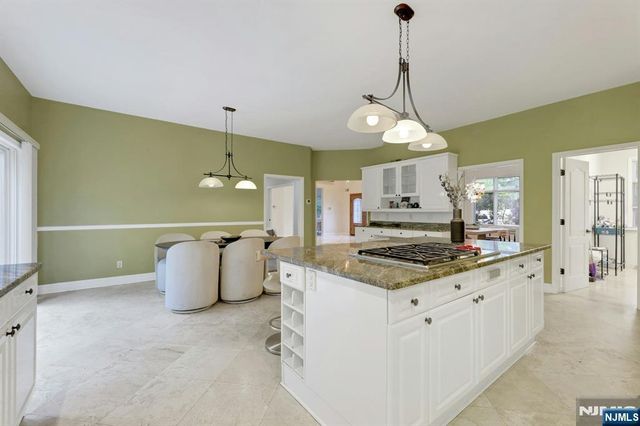 10 Parker Place, Old Tappan, NJ 07675