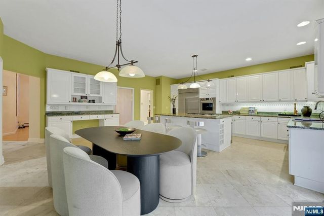 10 Parker Place, Old Tappan, NJ 07675