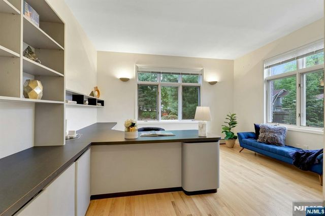 10 Parker Place, Old Tappan, NJ 07675