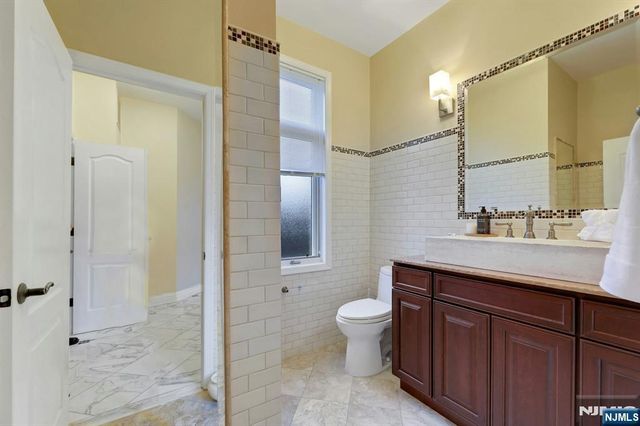 10 Parker Place, Old Tappan, NJ 07675