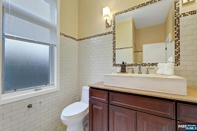 10 Parker Place, Old Tappan, NJ 07675