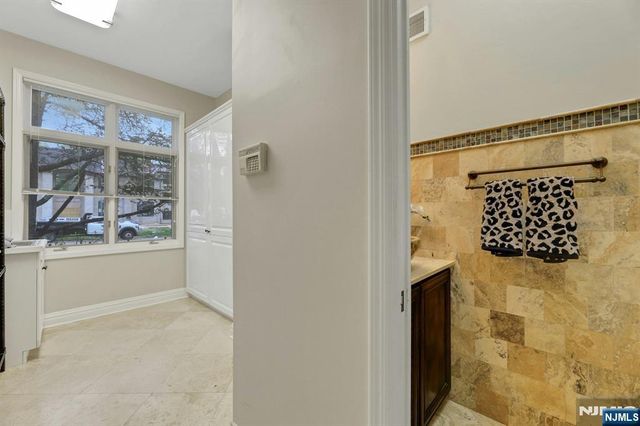 10 Parker Place, Old Tappan, NJ 07675