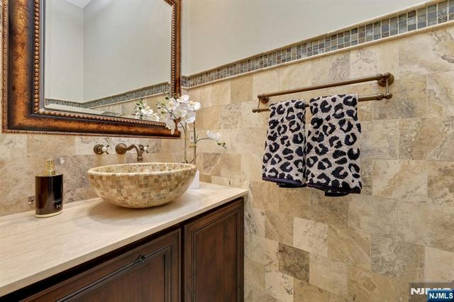 10 Parker Place, Old Tappan, NJ 07675