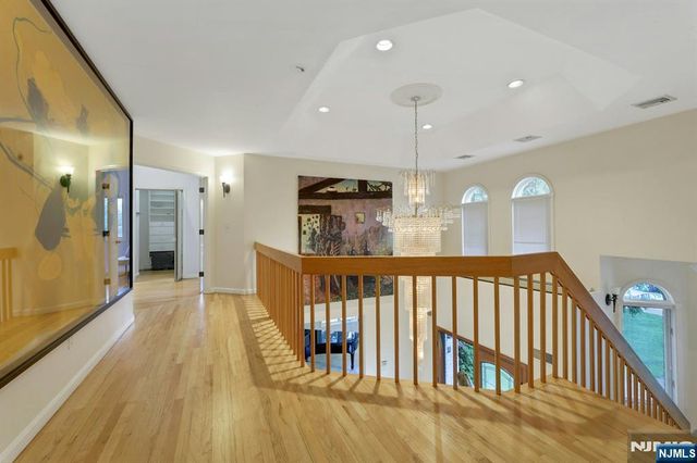 10 Parker Place, Old Tappan, NJ 07675
