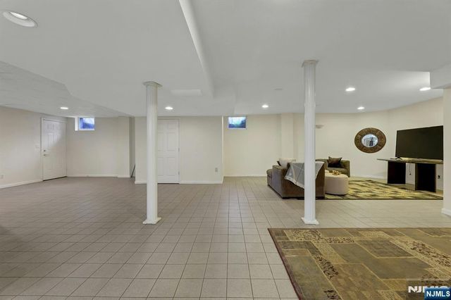 10 Parker Place, Old Tappan, NJ 07675