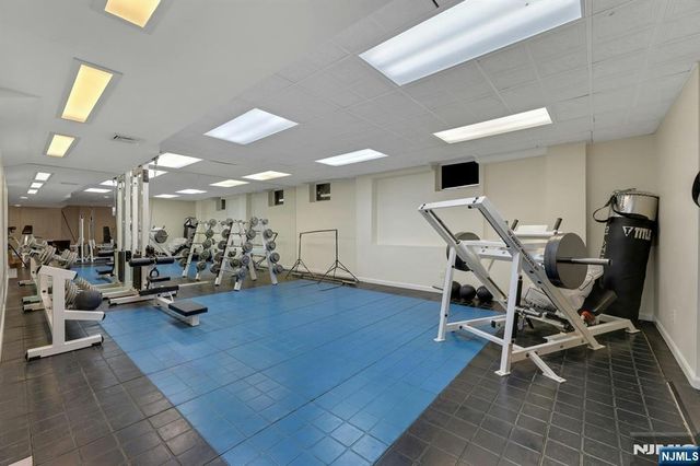 10 Parker Place, Old Tappan, NJ 07675