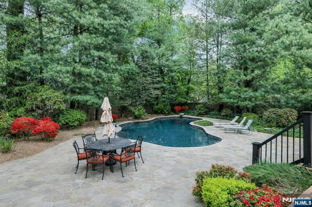 10 Parker Place, Old Tappan, NJ 07675