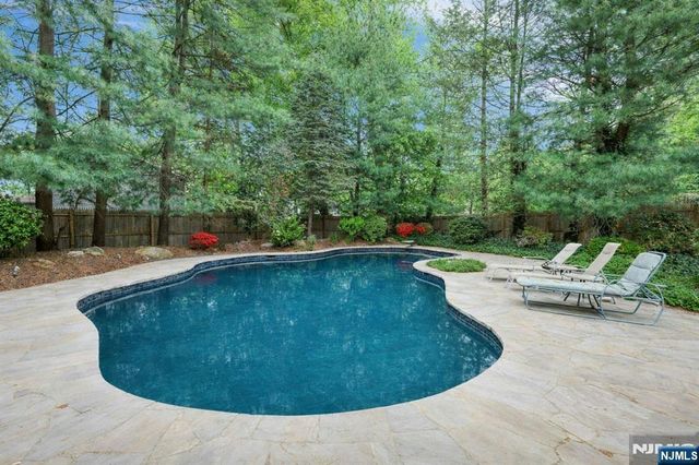10 Parker Place, Old Tappan, NJ 07675