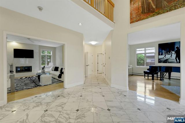 10 Parker Place, Old Tappan, NJ 07675