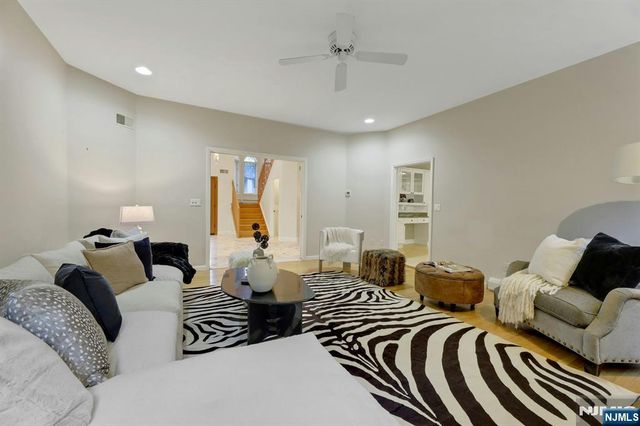 10 Parker Place, Old Tappan, NJ 07675