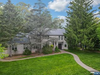10 Parker Place, Old Tappan, NJ 07675