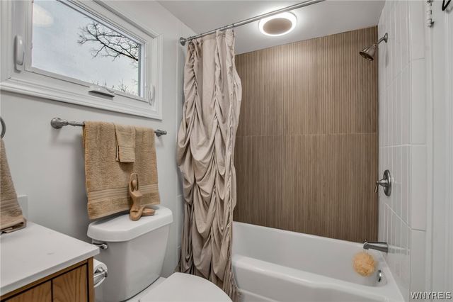 243 Lehn Springs Drive, Amherst, NY 14221