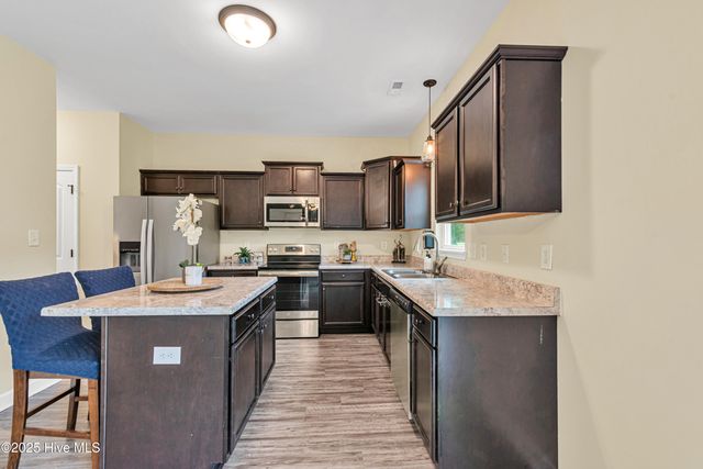 217 Holly Grove Court E, Jacksonville, NC 28540