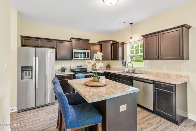 217 Holly Grove Court E, Jacksonville, NC 28540