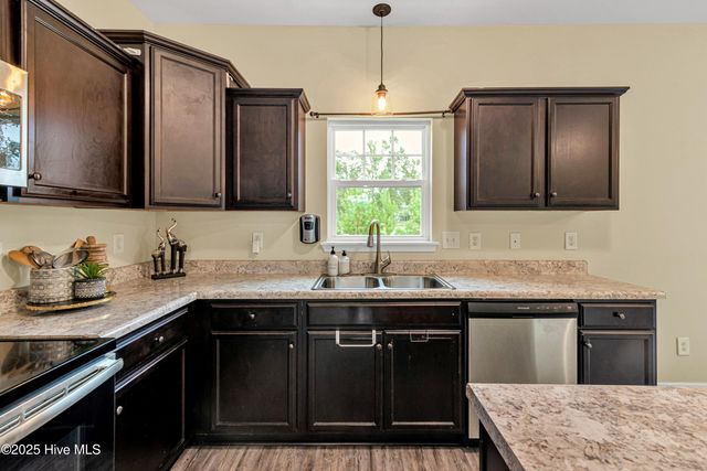 217 Holly Grove Court E, Jacksonville, NC 28540