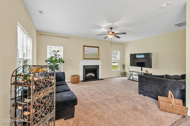 217 Holly Grove Court E, Jacksonville, NC 28540