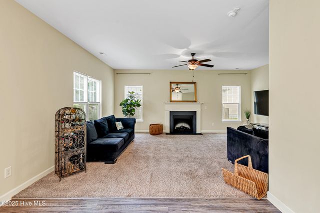 217 Holly Grove Court E, Jacksonville, NC 28540