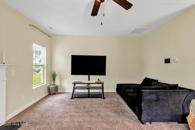 217 Holly Grove Court E, Jacksonville, NC 28540